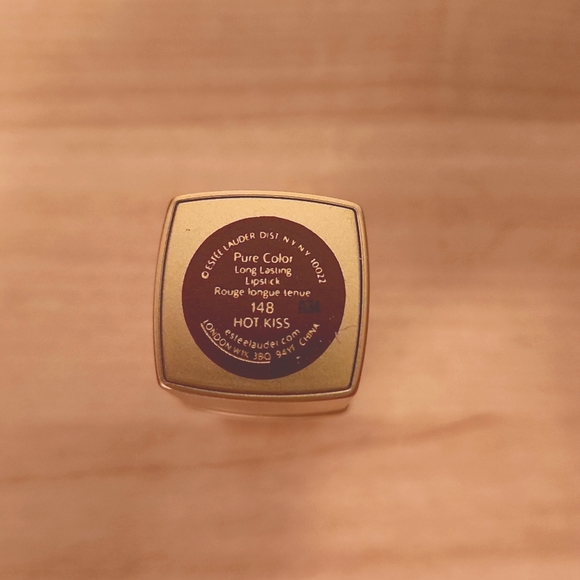 NWT Estee Lauder Pure Color Long Lasting Lipstick in Hot Kiss (148) - Picture 3 of 3